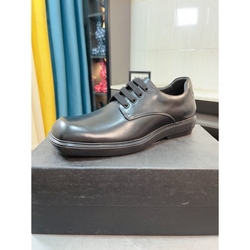 Pra*a leather shoes